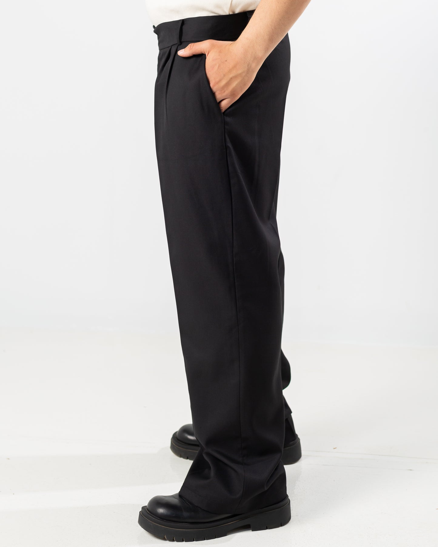 PLEATED PANTS BLACK (ALL SEASONS)