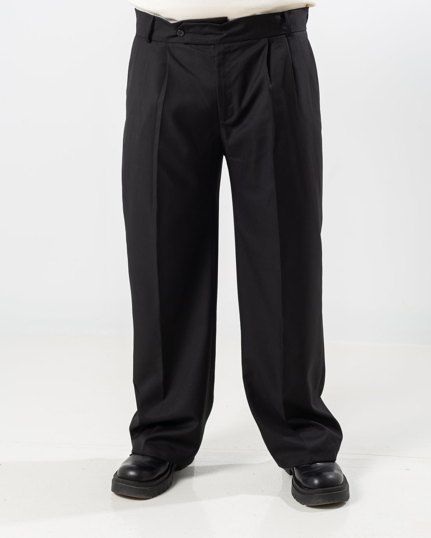 PLEATED PANTS BLACK (ALL SEASONS)