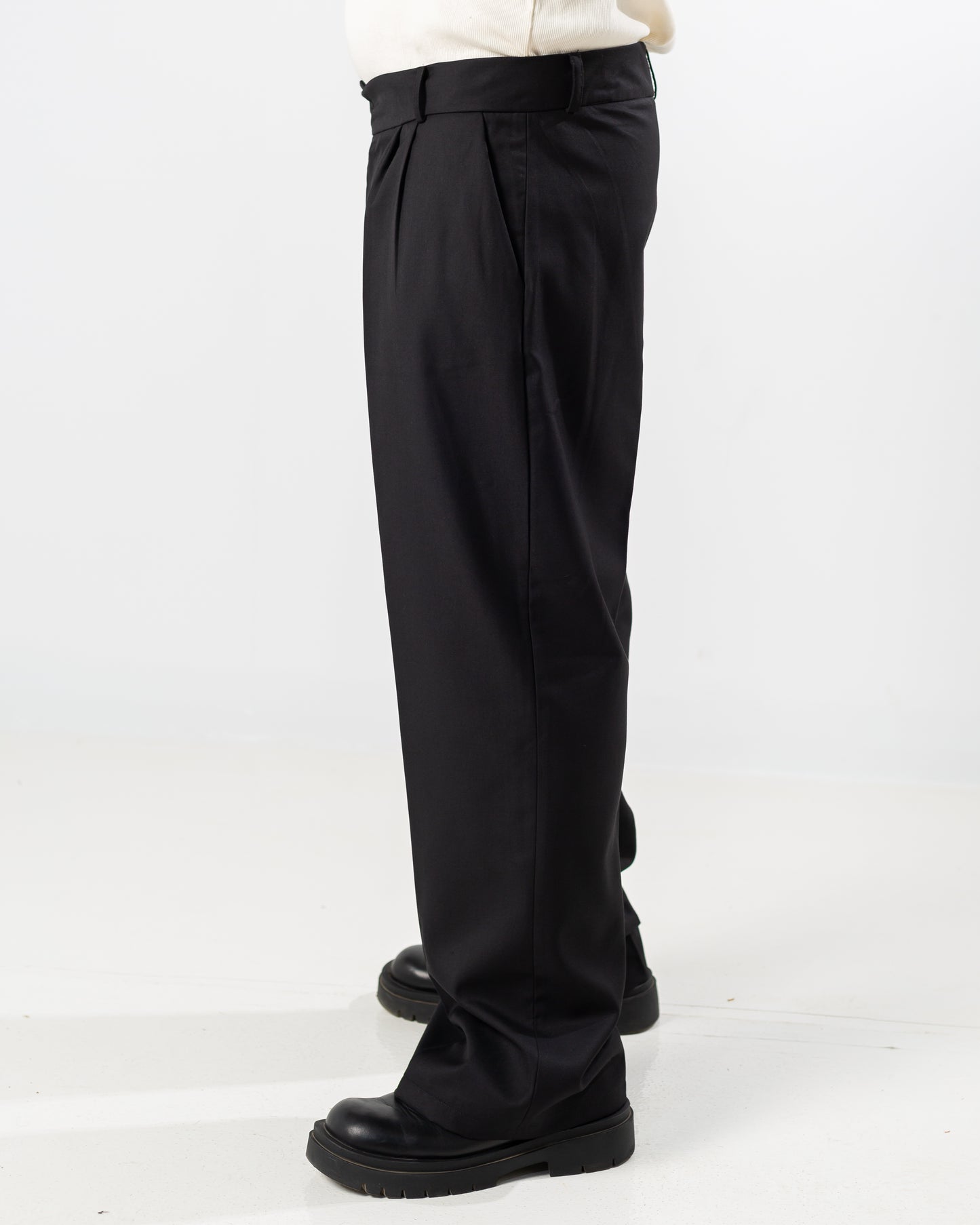 PLEATED PANTS BLACK (ALL SEASONS)