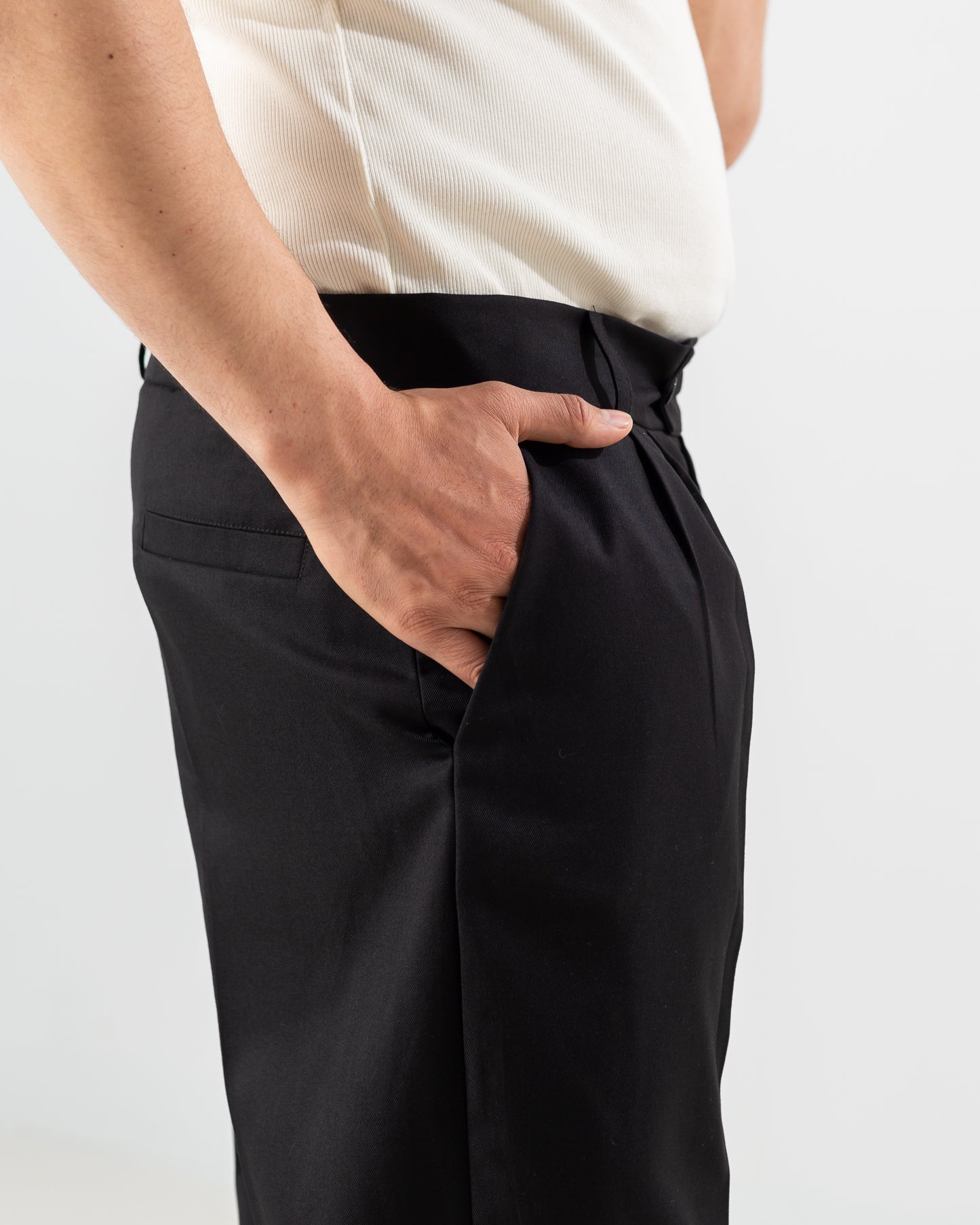 PLEATED PANTS BLACK (ALL SEASONS)