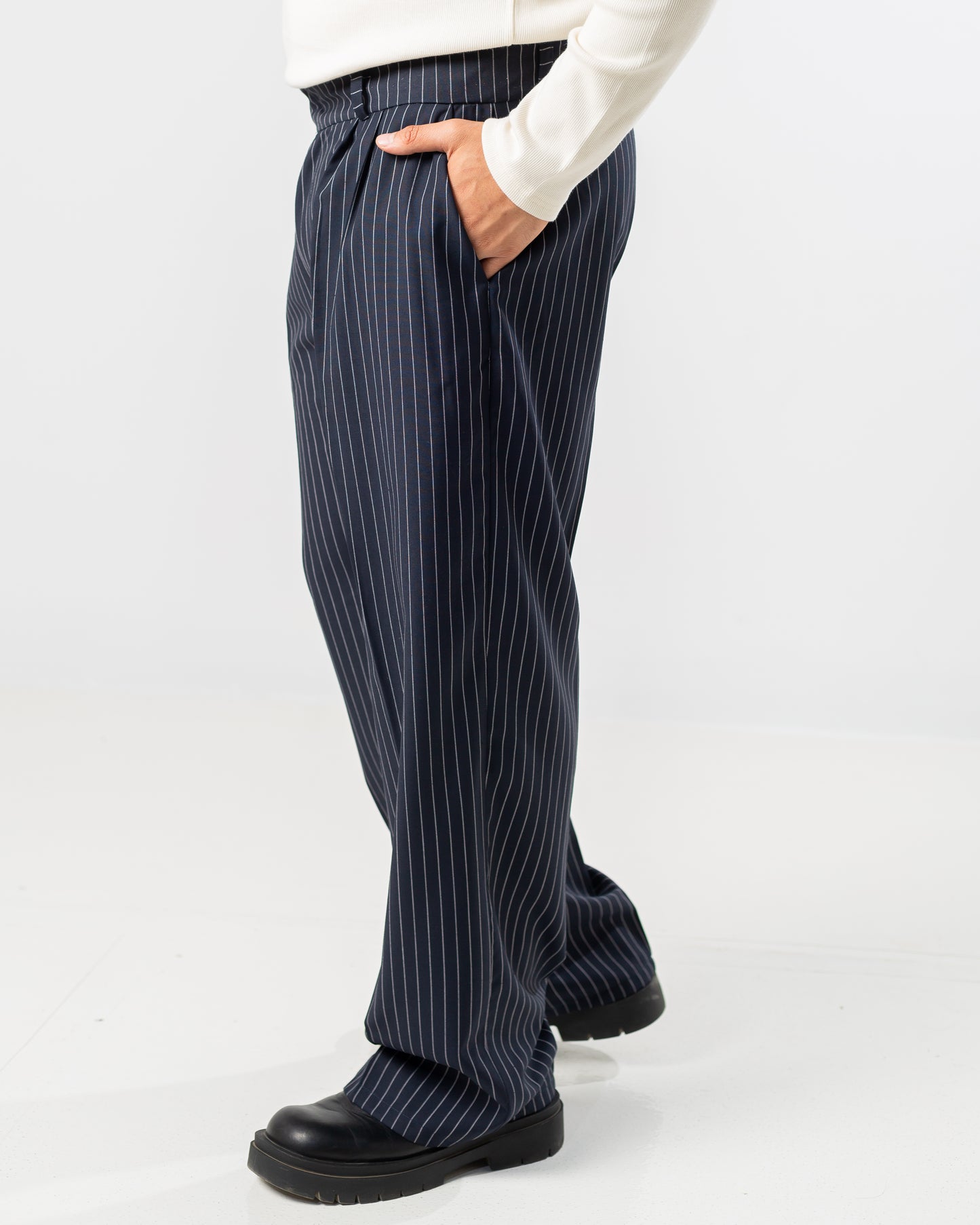 BLUE PINSTRIPED PLEATED PANT