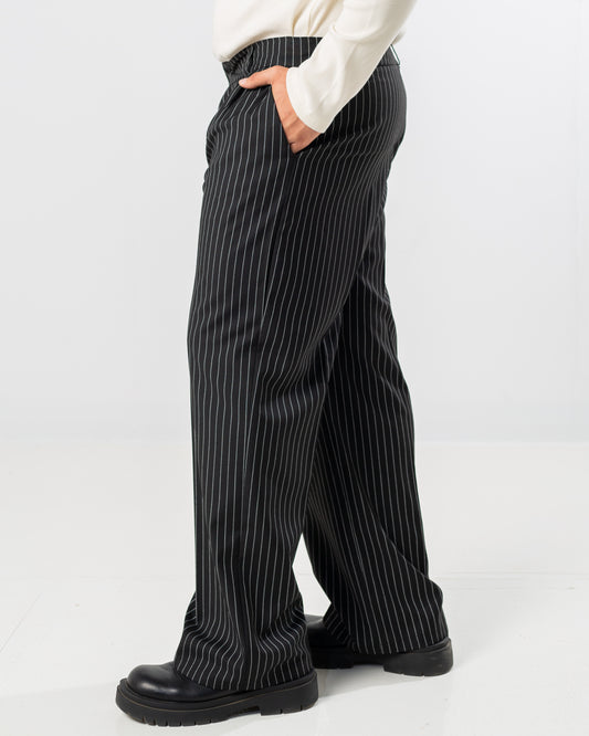 BLACK PINSTRIPED PLEATED PANT